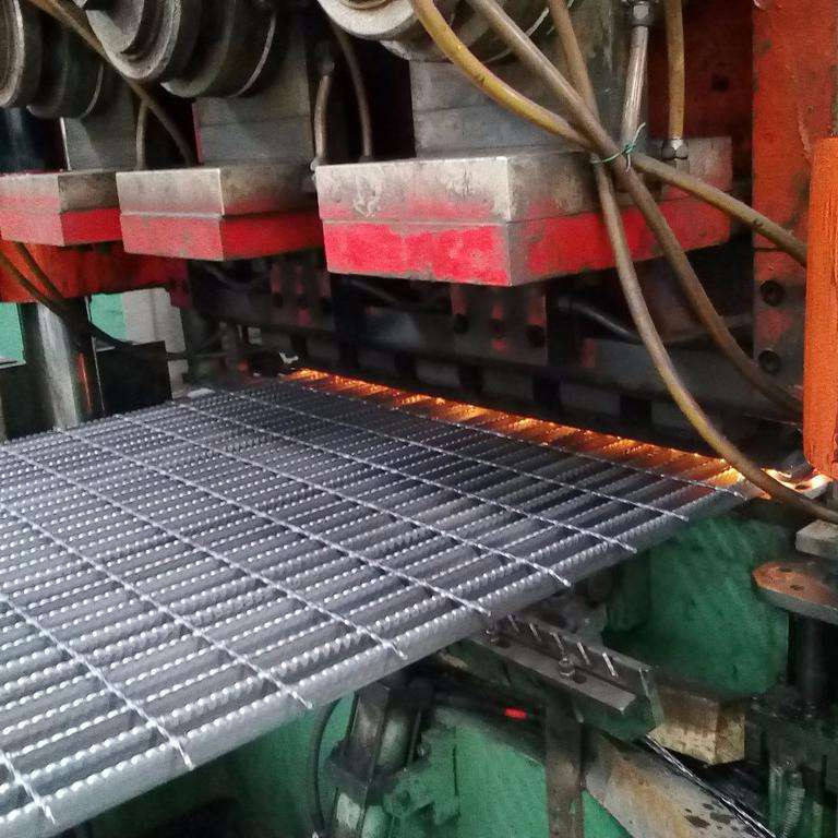 鍍鋅防滑踏步板