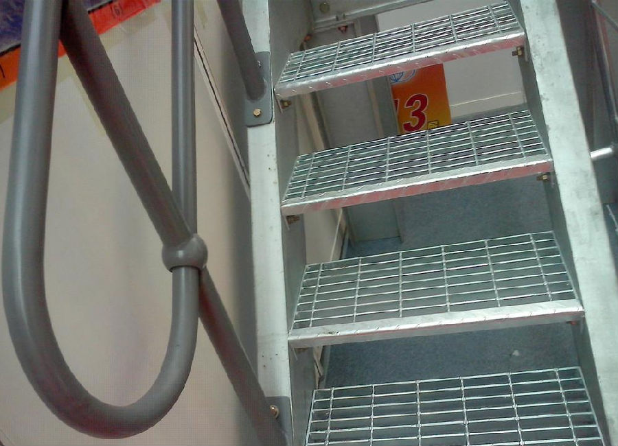 不銹鋼鋼格板踏步