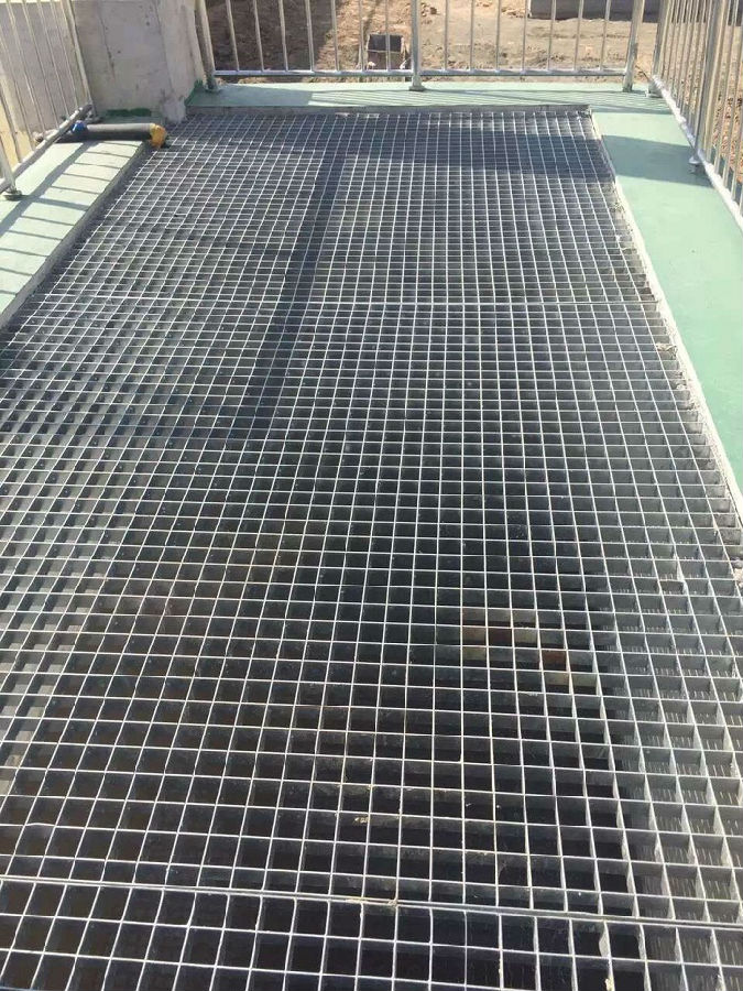 扁鋼對(duì)插鋼格柵板