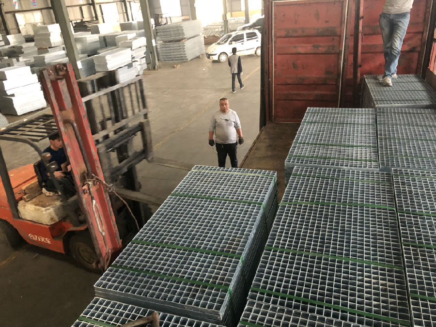 金屬格柵踏步板