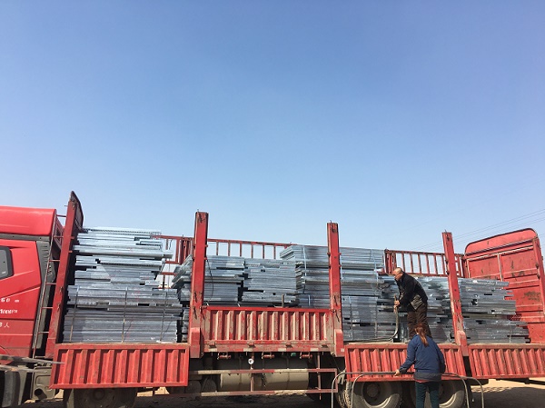 熱浸鋅齒形格柵板踏步