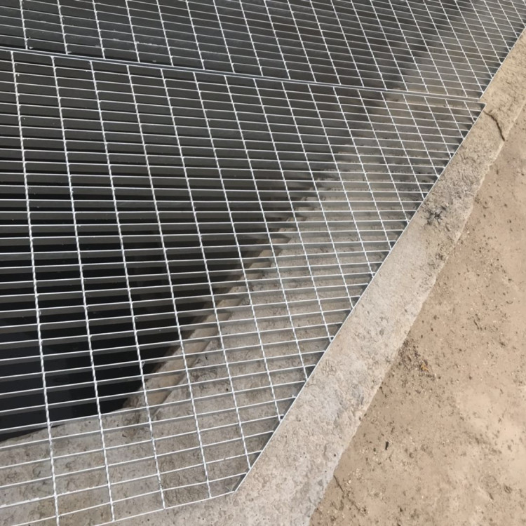 G325鍍鋅鋼格柵平臺