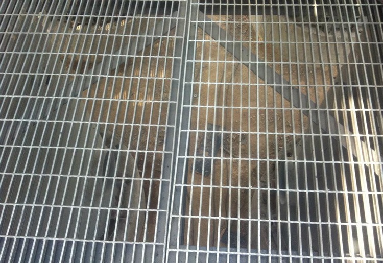 國標(biāo)鍍鋅格柵板平臺